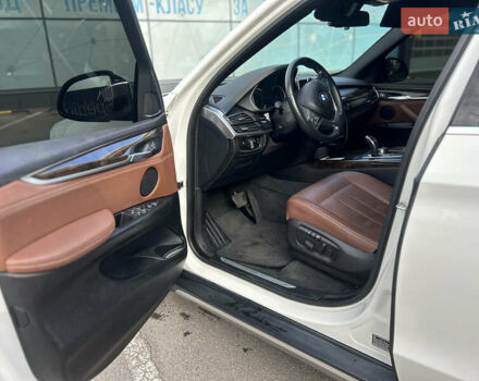 Белый БМВ Х5, объемом двигателя 2.98 л и пробегом 130 тыс. км за 28000 $, фото 24 на Automoto.ua