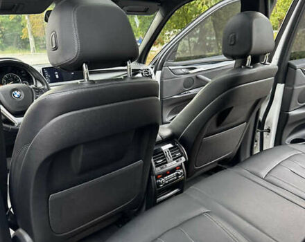 Белый БМВ Х5, объемом двигателя 2.98 л и пробегом 142 тыс. км за 25000 $, фото 16 на Automoto.ua