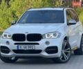 Белый БМВ Х5, объемом двигателя 3 л и пробегом 175 тыс. км за 37300 $, фото 10 на Automoto.ua