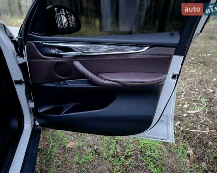 Белый БМВ Х5, объемом двигателя 3 л и пробегом 205 тыс. км за 25000 $, фото 58 на Automoto.ua