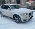 Белый БМВ Х5, объемом двигателя 2 л и пробегом 158 тыс. км за 27999 $, фото 1 на Automoto.ua