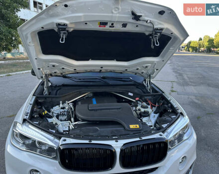 Белый БМВ Х5, объемом двигателя 2 л и пробегом 100 тыс. км за 32000 $, фото 7 на Automoto.ua