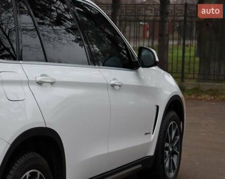 Белый БМВ Х5, объемом двигателя 2 л и пробегом 217 тыс. км за 27500 $, фото 5 на Automoto.ua