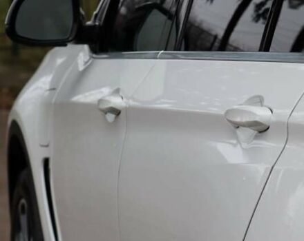 Белый БМВ Х5, объемом двигателя 2 л и пробегом 217 тыс. км за 27500 $, фото 4 на Automoto.ua