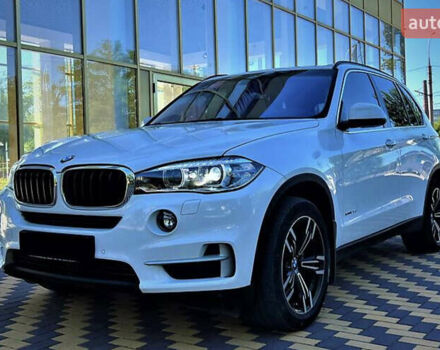 Белый БМВ Х5, объемом двигателя 2 л и пробегом 120 тыс. км за 24999 $, фото 1 на Automoto.ua
