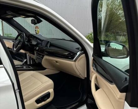 Белый БМВ Х5, объемом двигателя 3 л и пробегом 222 тыс. км за 22200 $, фото 11 на Automoto.ua