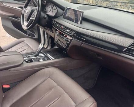 Белый БМВ Х5, объемом двигателя 3 л и пробегом 137 тыс. км за 30000 $, фото 5 на Automoto.ua