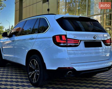 Белый БМВ Х5, объемом двигателя 2 л и пробегом 120 тыс. км за 24999 $, фото 4 на Automoto.ua
