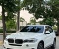 Белый БМВ Х5, объемом двигателя 3 л и пробегом 150 тыс. км за 23999 $, фото 1 на Automoto.ua