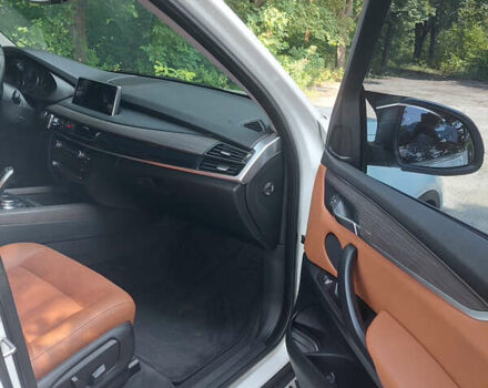 Белый БМВ Х5, объемом двигателя 2 л и пробегом 125 тыс. км за 30000 $, фото 3 на Automoto.ua