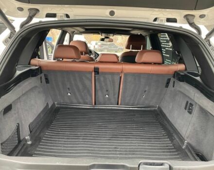 Белый БМВ Х5, объемом двигателя 3 л и пробегом 249 тыс. км за 35000 $, фото 5 на Automoto.ua