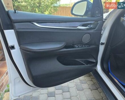 Белый БМВ Х5, объемом двигателя 2.99 л и пробегом 278 тыс. км за 27867 $, фото 6 на Automoto.ua