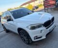 Белый БМВ Х5, объемом двигателя 2 л и пробегом 205 тыс. км за 28900 $, фото 1 на Automoto.ua