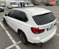 Белый БМВ Х5, объемом двигателя 3 л и пробегом 48 тыс. км за 45000 $, фото 4 на Automoto.ua