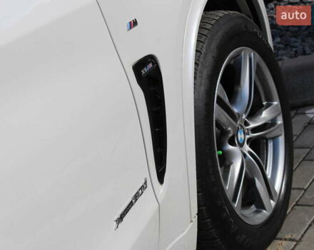 Белый БМВ Х5, объемом двигателя 3 л и пробегом 200 тыс. км за 36900 $, фото 13 на Automoto.ua