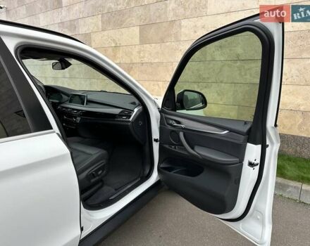 Белый БМВ Х5, объемом двигателя 2 л и пробегом 132 тыс. км за 31800 $, фото 90 на Automoto.ua