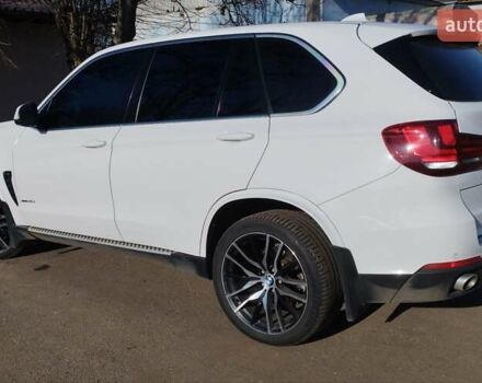 Белый БМВ Х5, объемом двигателя 2 л и пробегом 107 тыс. км за 41900 $, фото 1 на Automoto.ua