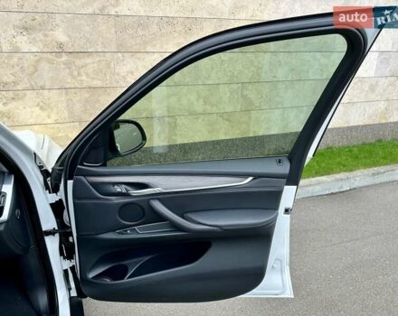 Белый БМВ Х5, объемом двигателя 2 л и пробегом 132 тыс. км за 31800 $, фото 96 на Automoto.ua