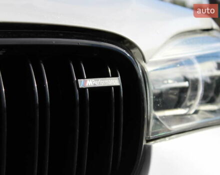 Белый БМВ Х5, объемом двигателя 3 л и пробегом 200 тыс. км за 36900 $, фото 2 на Automoto.ua