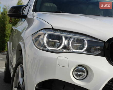 Белый БМВ Х5, объемом двигателя 3 л и пробегом 200 тыс. км за 36900 $, фото 7 на Automoto.ua