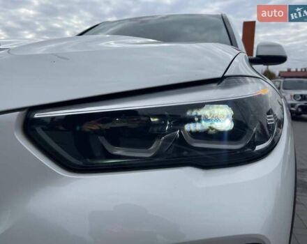 Белый БМВ Х5, объемом двигателя 3 л и пробегом 211 тыс. км за 37900 $, фото 6 на Automoto.ua