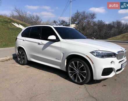 Белый БМВ Х5, объемом двигателя 4.4 л и пробегом 40 тыс. км за 39999 $, фото 1 на Automoto.ua