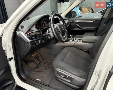 Белый БМВ Х5, объемом двигателя 2 л и пробегом 184 тыс. км за 25500 $, фото 9 на Automoto.ua