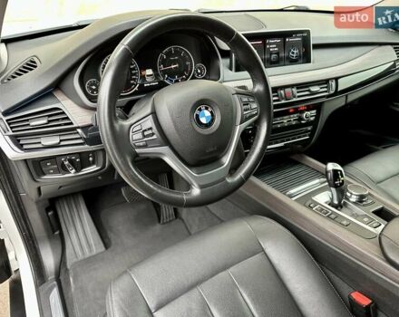 Белый БМВ Х5, объемом двигателя 2 л и пробегом 132 тыс. км за 31800 $, фото 61 на Automoto.ua