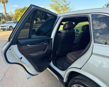 Белый БМВ Х5, объемом двигателя 3 л и пробегом 73 тыс. км за 19000 $, фото 9 на Automoto.ua