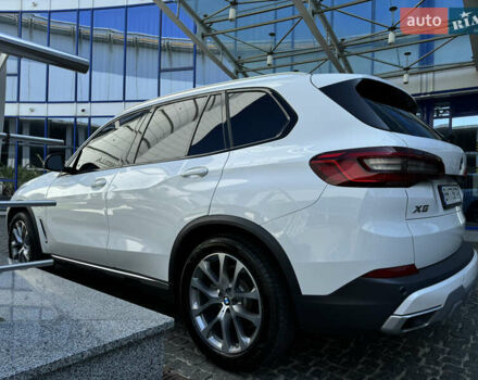 Белый БМВ Х5, объемом двигателя 3 л и пробегом 75 тыс. км за 57000 $, фото 6 на Automoto.ua