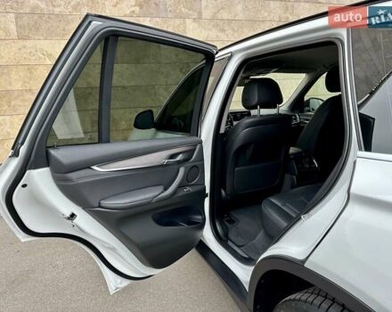 Белый БМВ Х5, объемом двигателя 2 л и пробегом 132 тыс. км за 31800 $, фото 78 на Automoto.ua