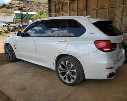 Белый БМВ Х5, объемом двигателя 2 л и пробегом 60 тыс. км за 10000 $, фото 1 на Automoto.ua