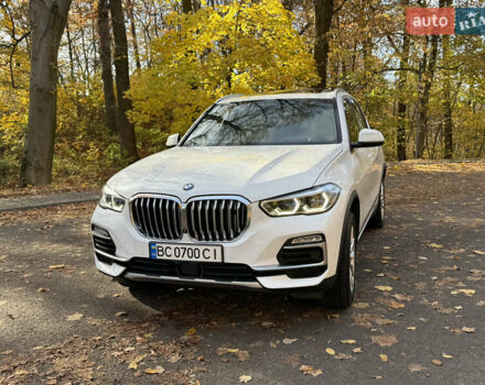 Белый БМВ Х5, объемом двигателя 3 л и пробегом 104 тыс. км за 49000 $, фото 1 на Automoto.ua