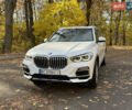 Белый БМВ Х5, объемом двигателя 3 л и пробегом 104 тыс. км за 49000 $, фото 1 на Automoto.ua