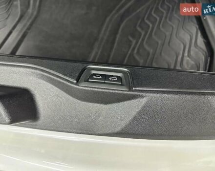 Білий БМВ Х5, об'ємом двигуна 3 л та пробігом 136 тис. км за 56000 $, фото 28 на Automoto.ua