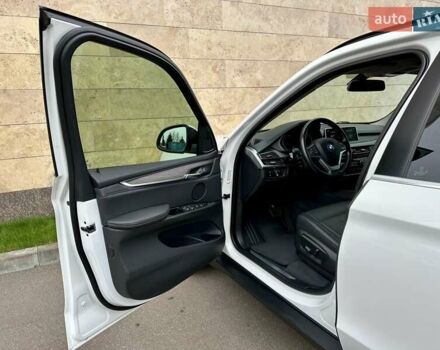 Белый БМВ Х5, объемом двигателя 2 л и пробегом 132 тыс. км за 31800 $, фото 56 на Automoto.ua