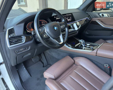 Белый БМВ Х5, объемом двигателя 3 л и пробегом 65 тыс. км за 52000 $, фото 5 на Automoto.ua