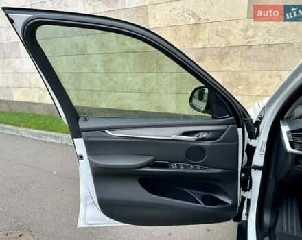 Белый БМВ Х5, объемом двигателя 2 л и пробегом 132 тыс. км за 31800 $, фото 77 на Automoto.ua