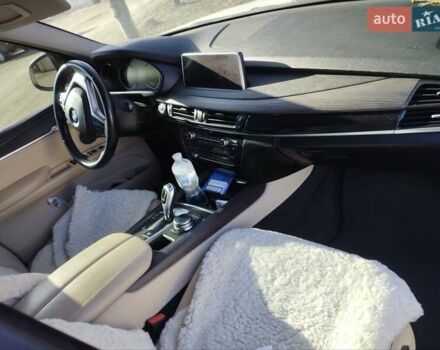 Белый БМВ Х5, объемом двигателя 2 л и пробегом 107 тыс. км за 41900 $, фото 2 на Automoto.ua