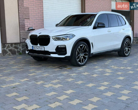 Белый БМВ Х5, объемом двигателя 3 л и пробегом 65 тыс. км за 52000 $, фото 2 на Automoto.ua