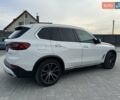 Белый БМВ Х5, объемом двигателя 3 л и пробегом 151 тыс. км за 44300 $, фото 6 на Automoto.ua