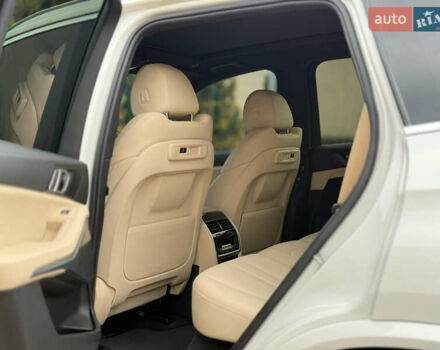 Белый БМВ Х5, объемом двигателя 3 л и пробегом 90 тыс. км за 45900 $, фото 7 на Automoto.ua