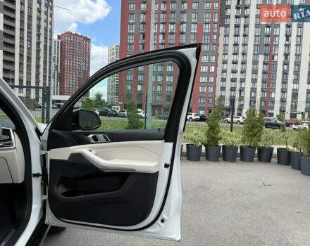 Белый БМВ Х5, объемом двигателя 3 л и пробегом 92 тыс. км за 47900 $, фото 46 на Automoto.ua