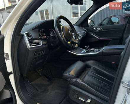 Белый БМВ Х5, объемом двигателя 3 л и пробегом 165 тыс. км за 41586 $, фото 6 на Automoto.ua