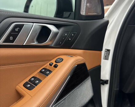 Белый БМВ Х5, объемом двигателя 3 л и пробегом 125 тыс. км за 46800 $, фото 13 на Automoto.ua