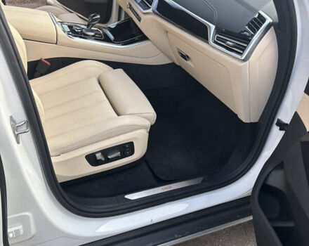 Белый БМВ Х5, объемом двигателя 3 л и пробегом 83 тыс. км за 44999 $, фото 17 на Automoto.ua