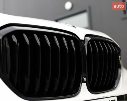 Белый БМВ Х5, объемом двигателя 3 л и пробегом 135 тыс. км за 64000 $, фото 24 на Automoto.ua