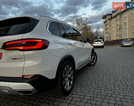 Белый БМВ Х5, объемом двигателя 3 л и пробегом 165 тыс. км за 41586 $, фото 3 на Automoto.ua