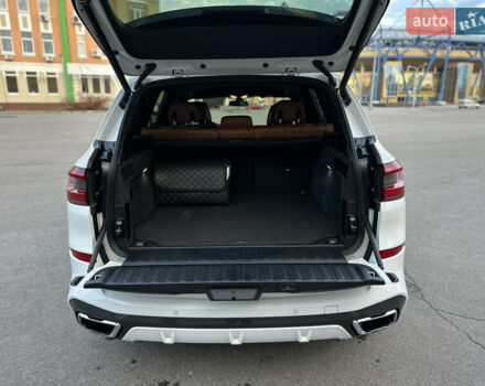 Белый БМВ Х5, объемом двигателя 3 л и пробегом 96 тыс. км за 64000 $, фото 6 на Automoto.ua