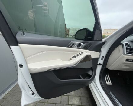 Білий БМВ Х5, об'ємом двигуна 3 л та пробігом 150 тис. км за 64000 $, фото 20 на Automoto.ua